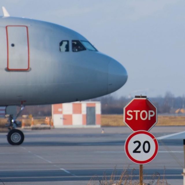 乗客の「おなら」が原因で飛行機がゲートへ引き返す
