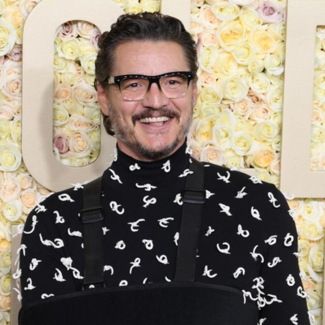 ペドロ・パスカル、ゴールデン・グローブ賞で腕を固定していた理由