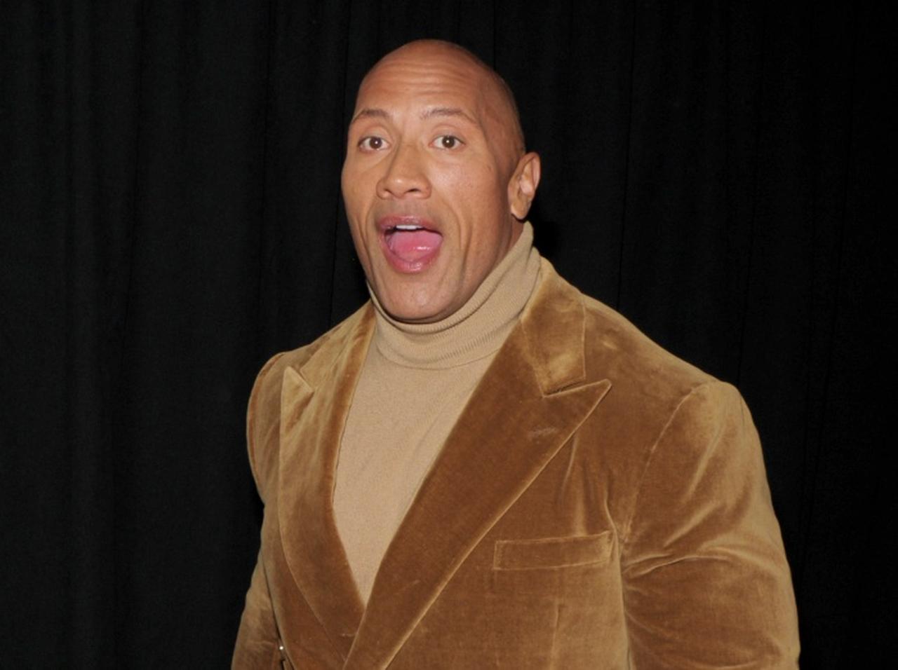 ドウェイン・ジョンソンが「若かりし頃のドウェイン・ジョンソン」のコスプレをした結果