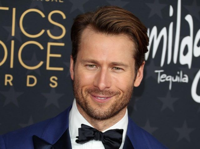 『トップガン』ハングマン役のグレン・パウエル、「裸」になりすぎて“2024年は服を着る”と自虐