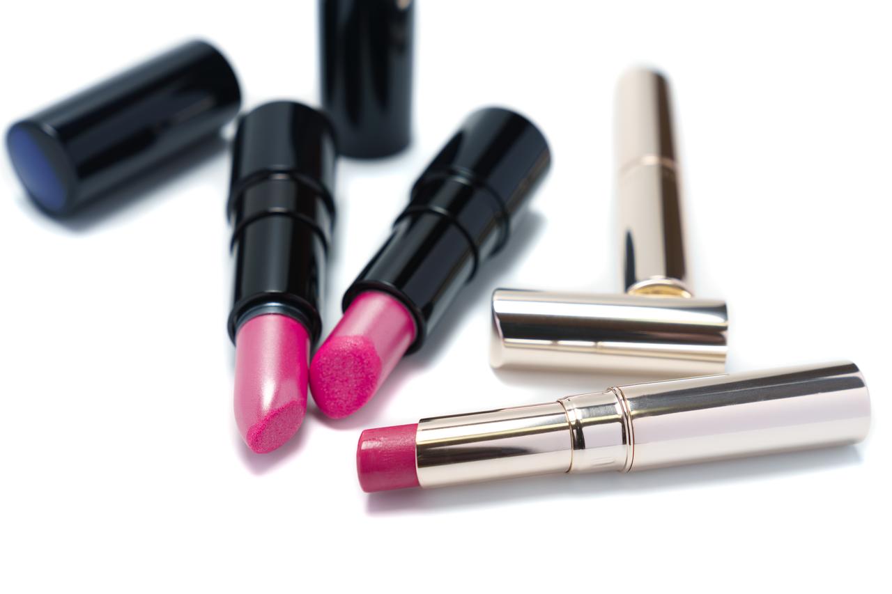 「落ちないリップ」がコレで完成！リップが落ちるのを防ぐ3つの方法