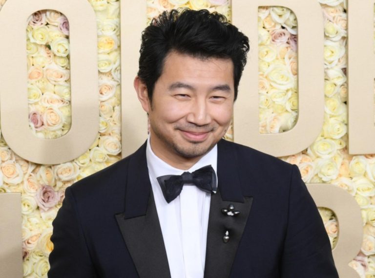 ゴールデン・グローブ賞授賞式から『盗んだ』ものがあるとシム・リウが告白
