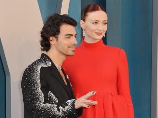 ソフィー・ターナーがジョー・ジョナスに対する訴えを取り下げる