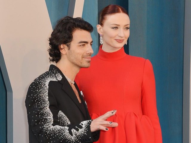 ソフィー・ターナーがジョー・ジョナスに対する訴えを取り下げる