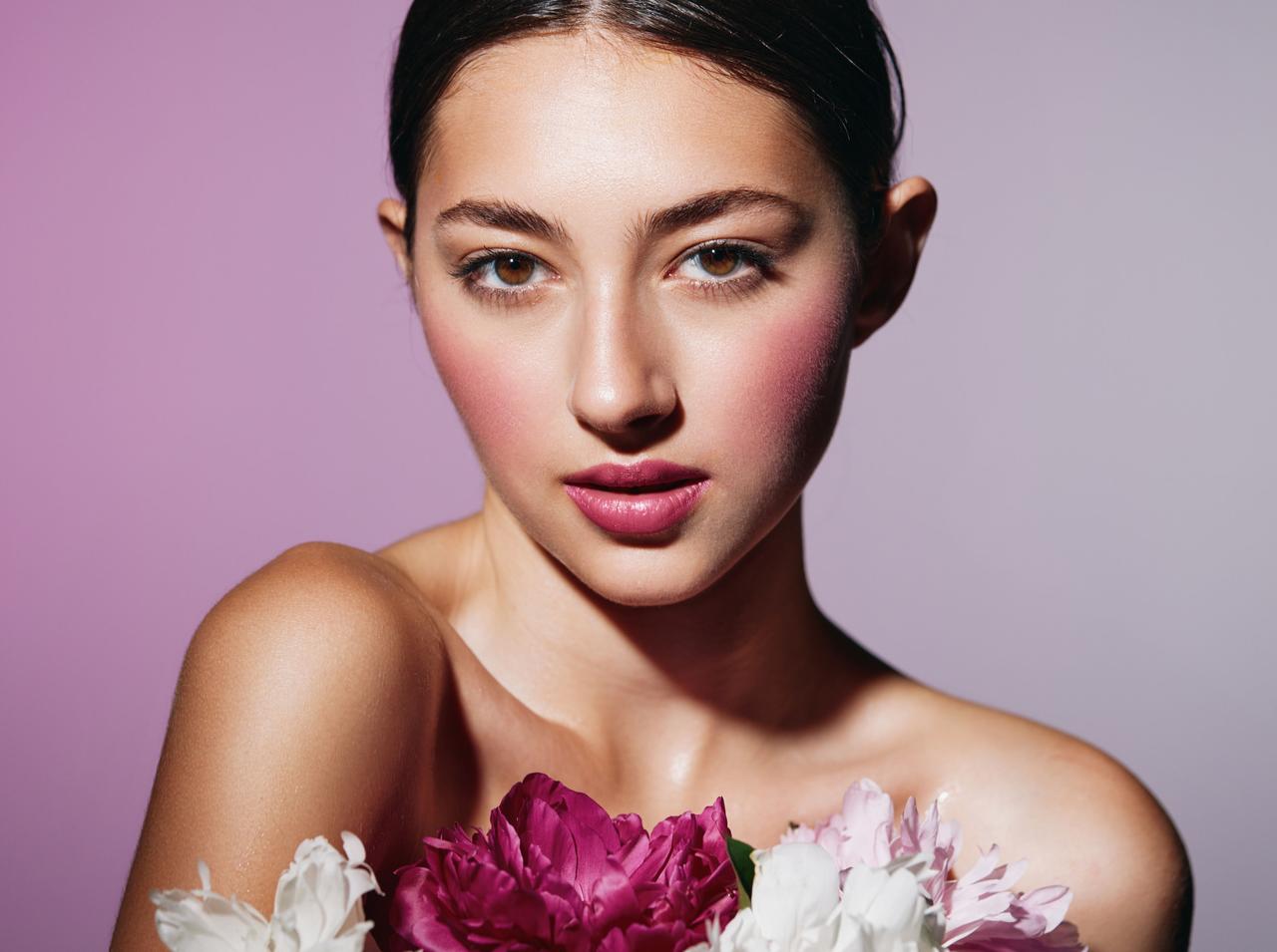 チークとハイライトはどっちが先？メイクのプロが勧めるベストな順番