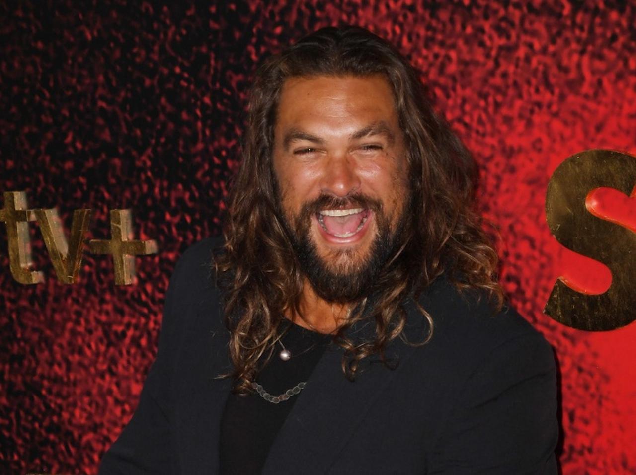 どこに行っても目立つジェイソン・モモア、外を歩いてもバレなかった「国」を明かす