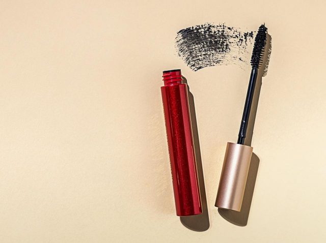 『マスカラ』でダマになるのを防ぐ！ダマになりにくい3つのコツ