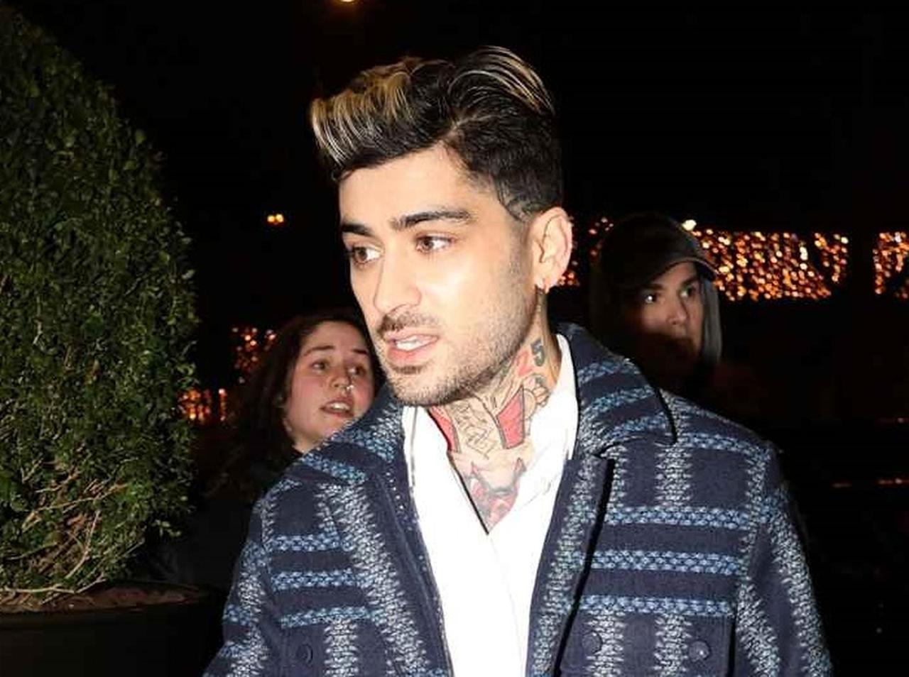 ゼイン・マリク、Tinderで出会った女性に40回も3Pを迫る