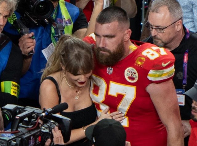 キスしても落ちないリップはどこのブランドのもの？テイラー・スウィフトの赤リップが話題