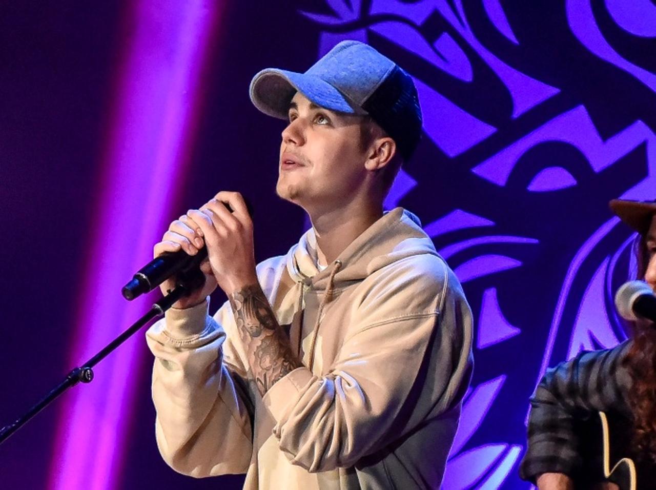 ジャスティン・ビーバー、ハーフタイムショーでパフォーマンスを披露した恩師アッシャーにメッセージ