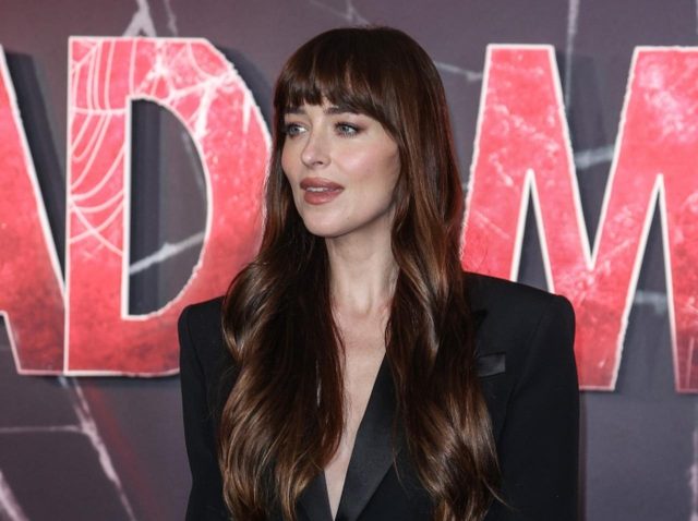 ダコタ・ジョンソン、『マダム・ウェブ』の脚本に「大幅な変更」が加えられたことを明かす