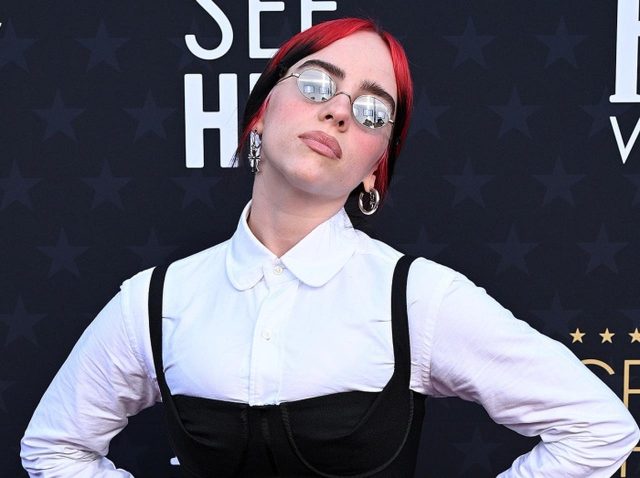 ビリー・アイリッシュ、細部までこだわりぬいた『バービーファッション』がスゴイ