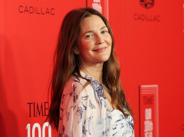 ドリュー・バリモアは「白髪」を受け入れるつもりはない