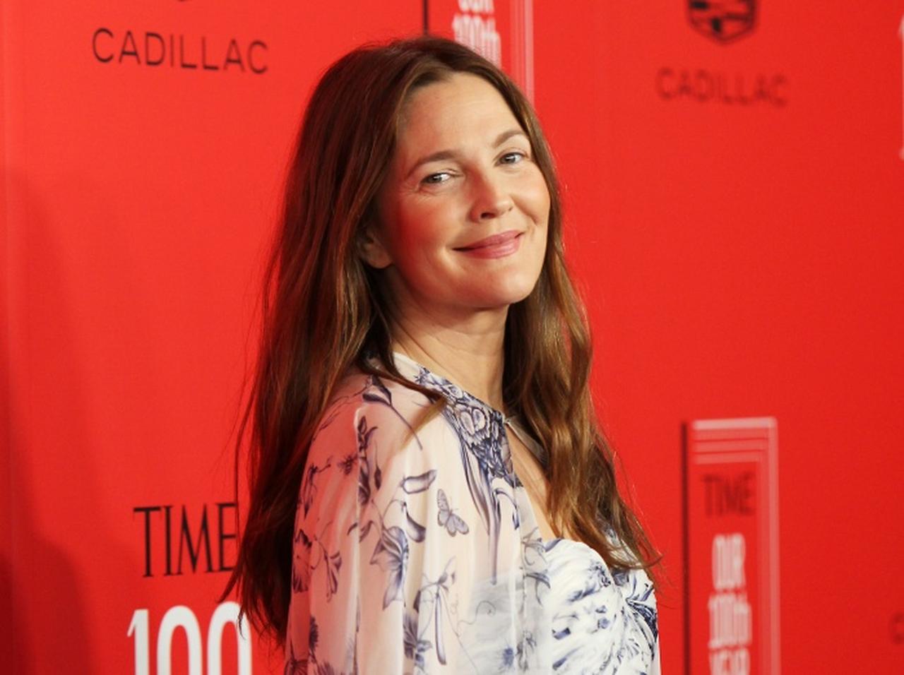 ドリュー・バリモアは「白髪」を受け入れるつもりはない