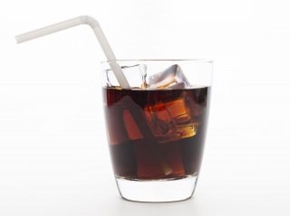 シワを防止する「ストロー」が海外で話題、ストローを使うとシワになる？