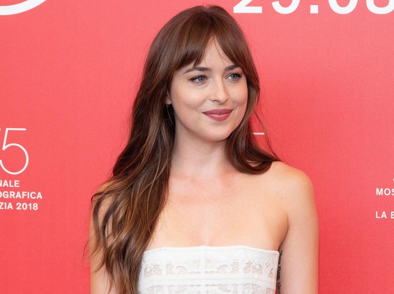 コールドプレイのクリス・マーティンと交際中、ダコタ・ジョンソンが「彼」と「彼の子どもたち」について語る