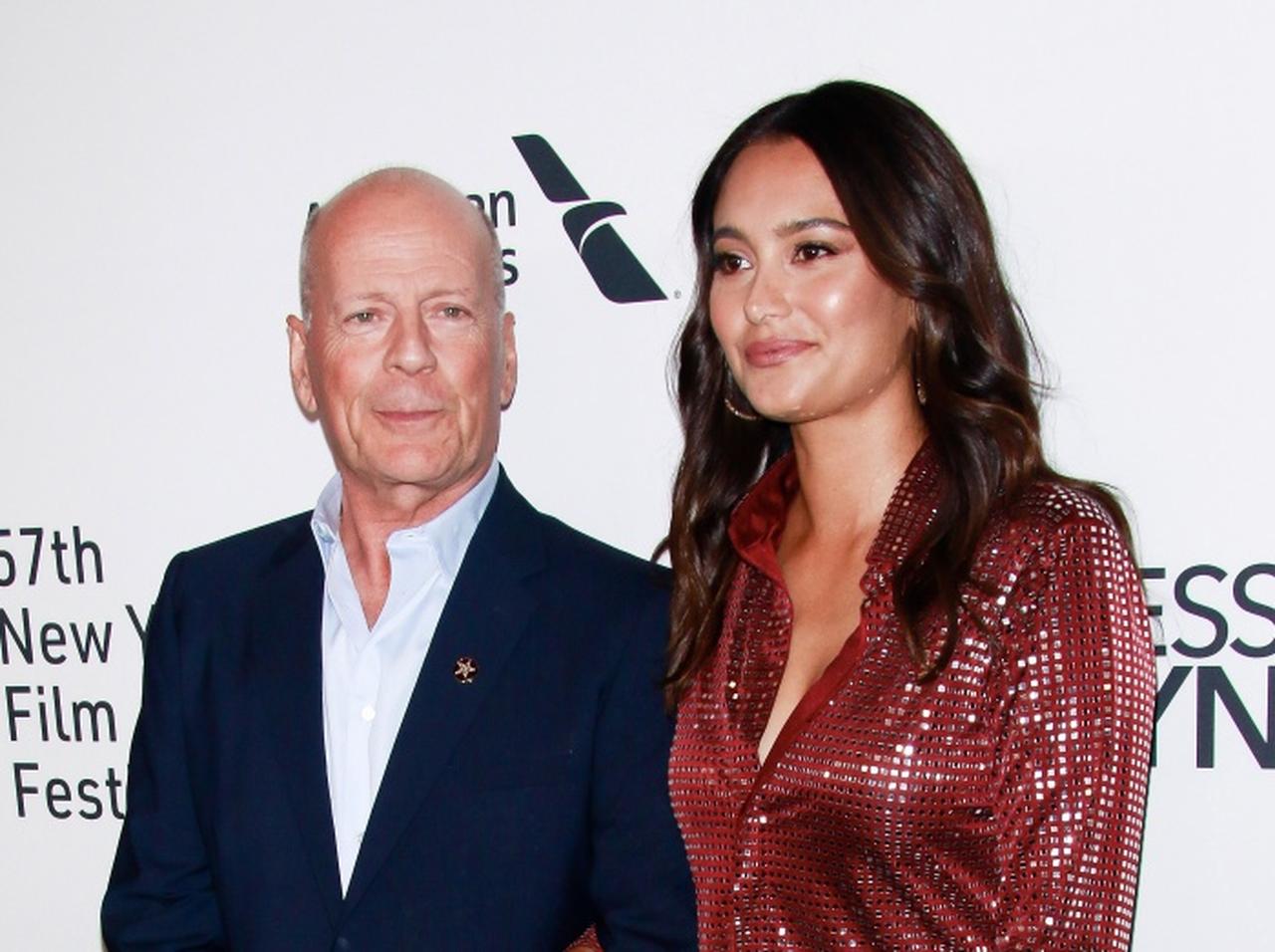 認知症と闘うブルース・ウィリスをめぐる一部報道に妻が反論