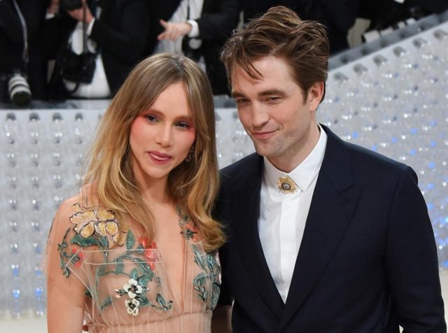 ロバート・パティンソンとスキ・ウォーターハウスの第1子が誕生か