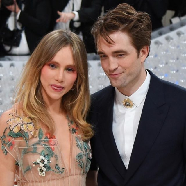 ロバート・パティンソンとスキ・ウォーターハウスの第1子が誕生か