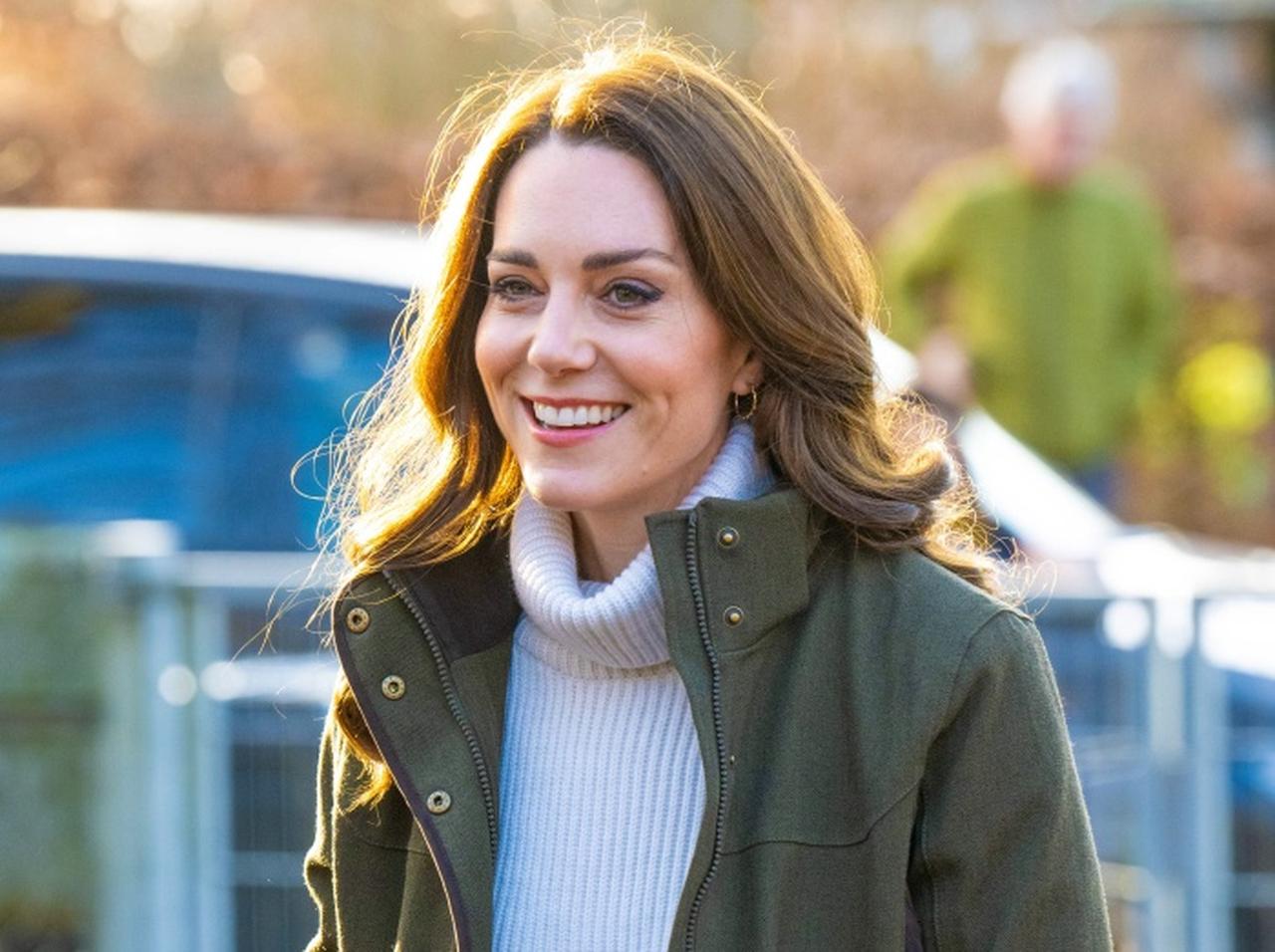 キャサリン妃が約2ヵ月ぶりに姿を見せる、母が運転する車に同乗