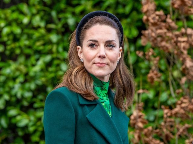 キャサリン妃、問題となった家族写真を「加工」したことを認めると同時に謝罪