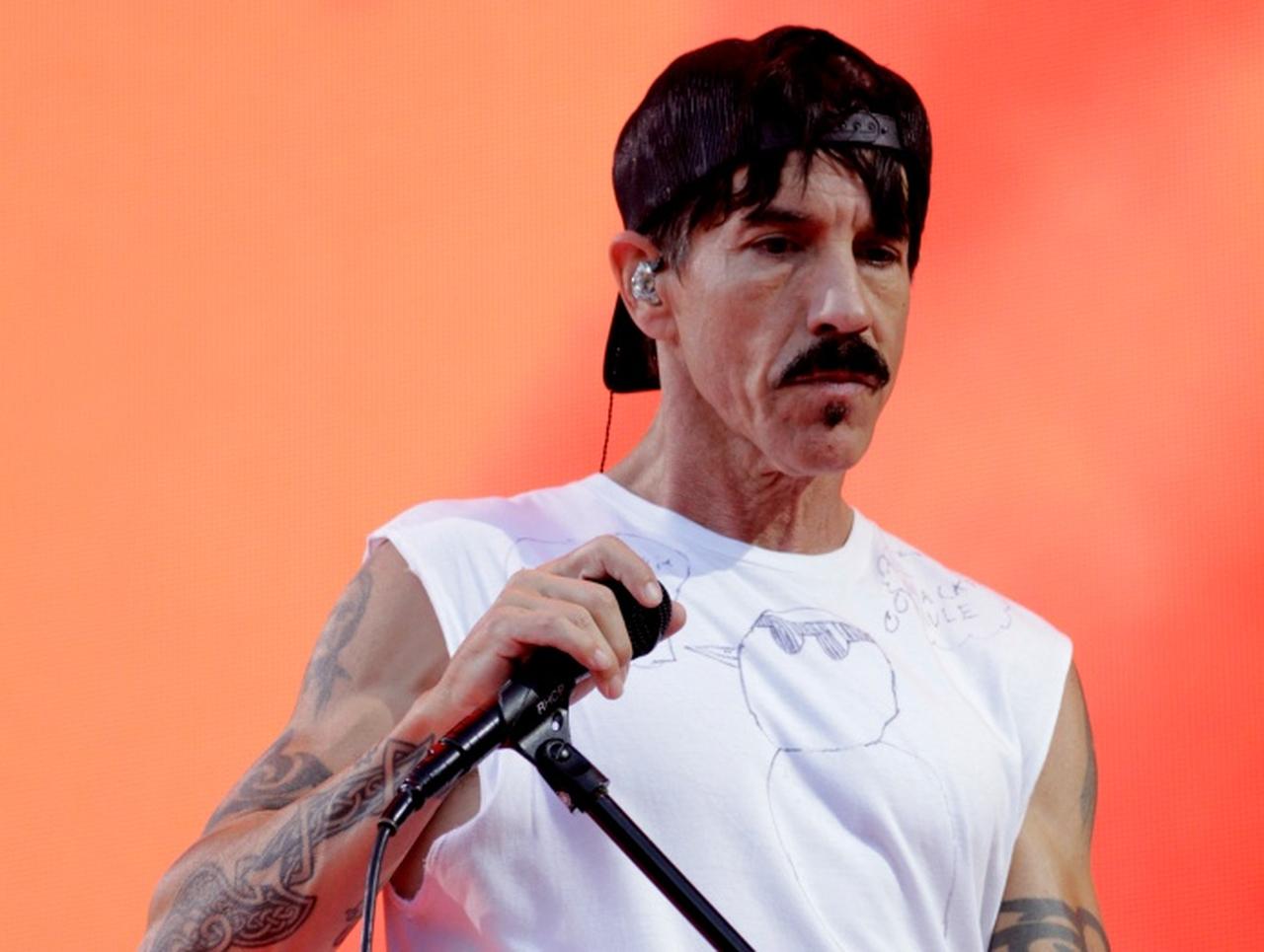 レッチリのアンソニー・キーディス、信号無視で切符を切られる