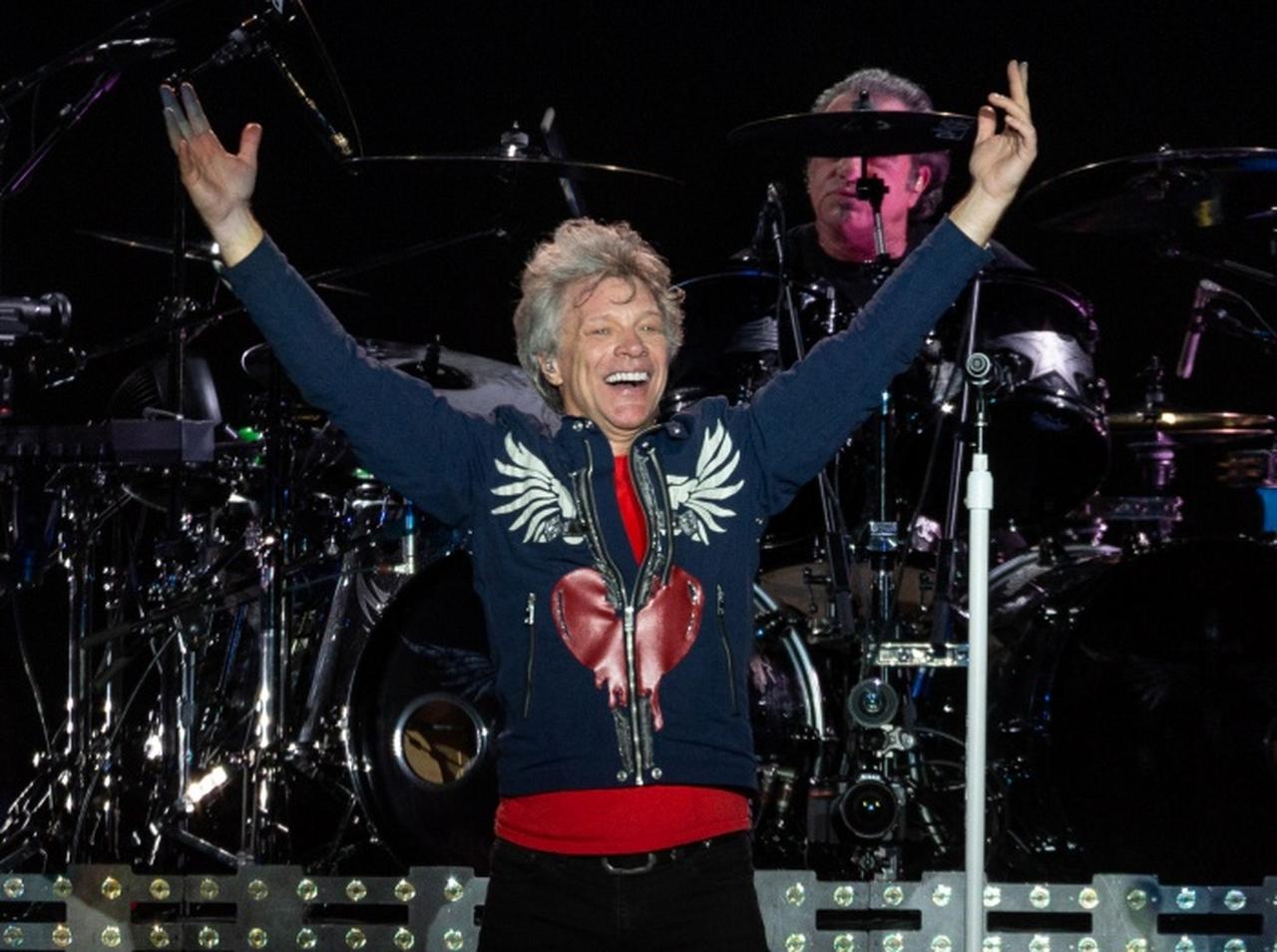 ボン・ジョヴィの楽曲で盆踊りをする「盆ジョヴィ」が逆輸入