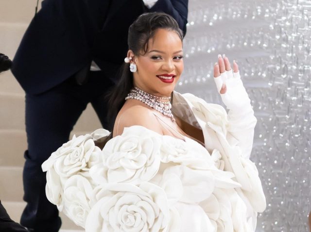 リアーナ、今年のメットガラは「本当にシンプルな衣装」で参加予定