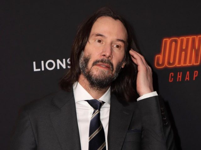 キアヌ・リーブスが松葉杖をついていた「理由」が判明