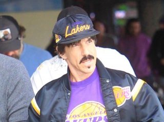 レッチリのアンソニー・キーディスが人気モデルとライブ前日に訪れた場所とは?