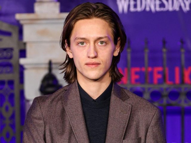 性的暴行疑惑で降板となったゼイヴィア役、『ウェンズデー』シーズン2の撮影スタートについて反応