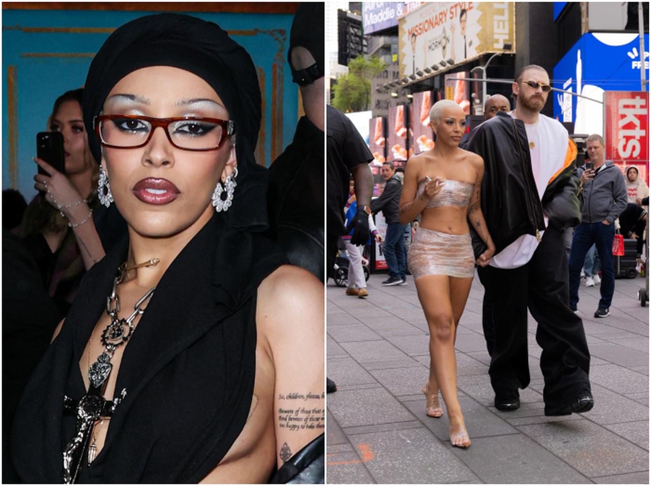 サランラップで体をグルグル巻き、人気シンガーが大胆過ぎる服でマクドナルドへ