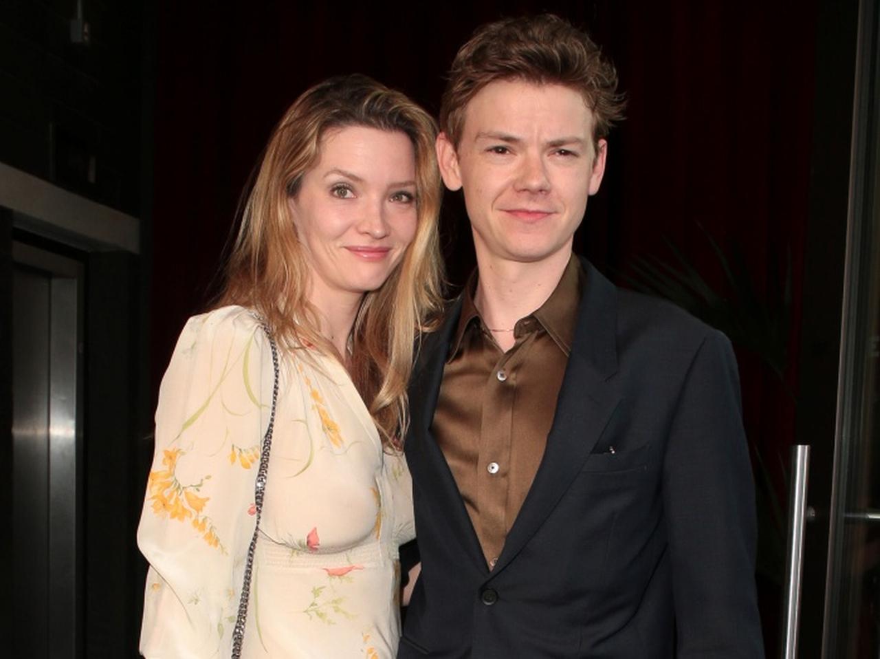 『ラブ・アクチュアリー』子役がイーロン・マスク元妻と結婚、映画のワンシーンのよう