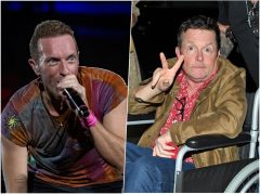 パーキンソン病のマイケル・J・フォックスがコールドプレイのステージでギターを演奏