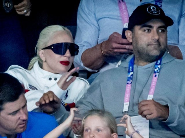 レディー・ガガが婚約したことを認める、仏首相に「婚約者です」と紹介