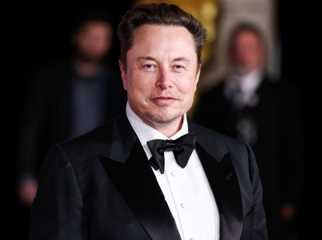 イーロン・マスクのトランスジェンダー娘、父の話は「作り話」と反論