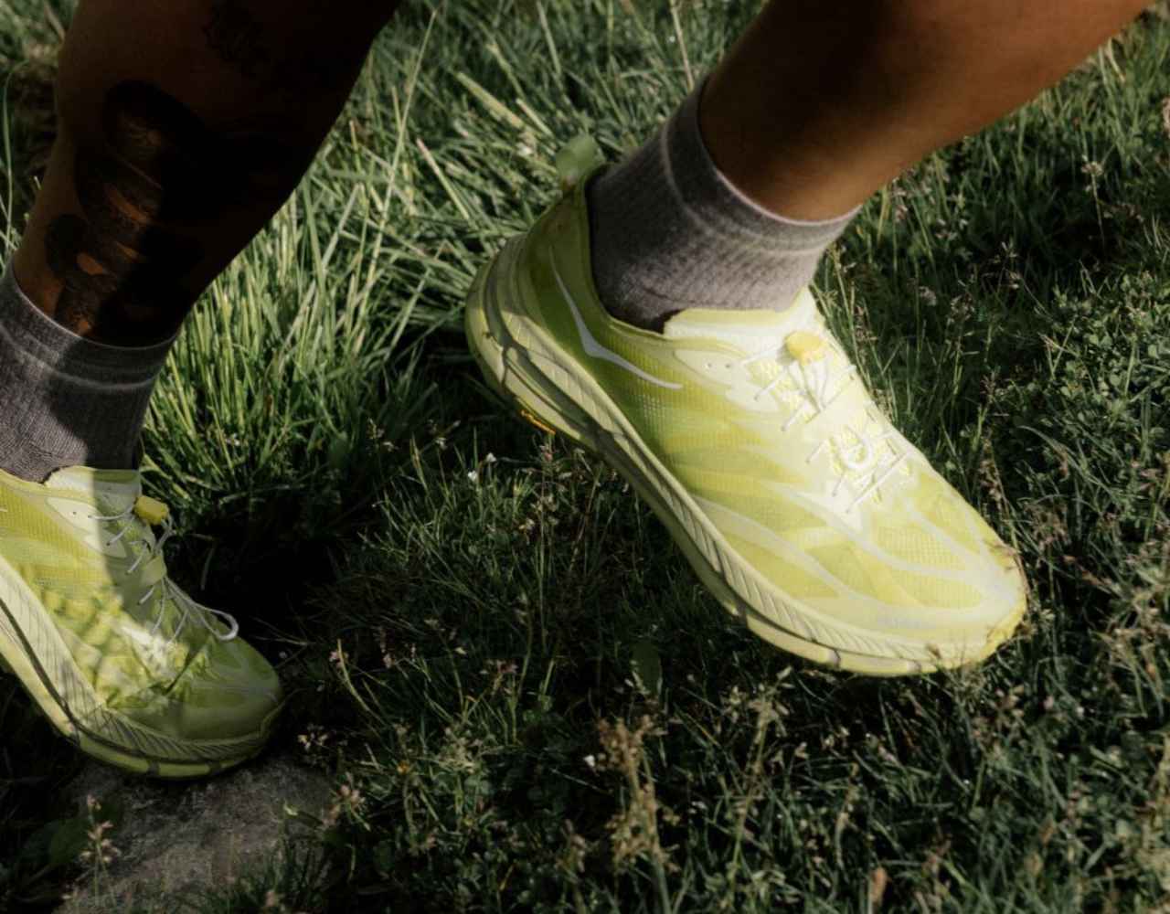 「HOKA × SATISFY」コラボ再び! おしゃれカラーの新作トレイルランニングシューズが登場