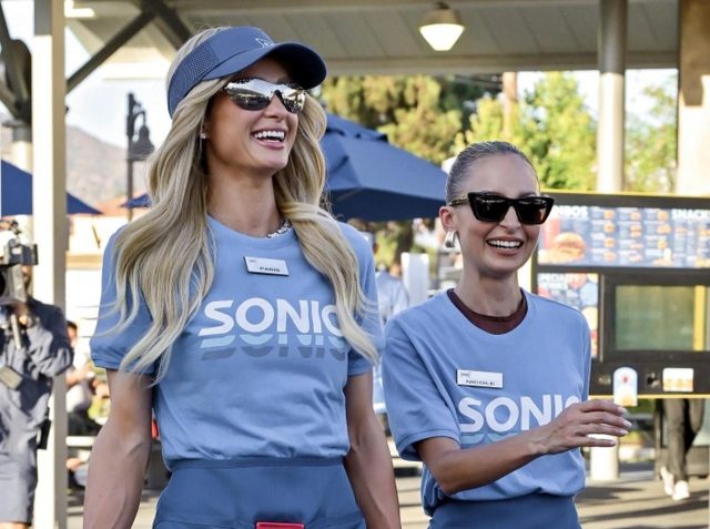 『シンプル・ライフ』が帰って来た！パリス＆ニコールが撮影している姿をキャッチ