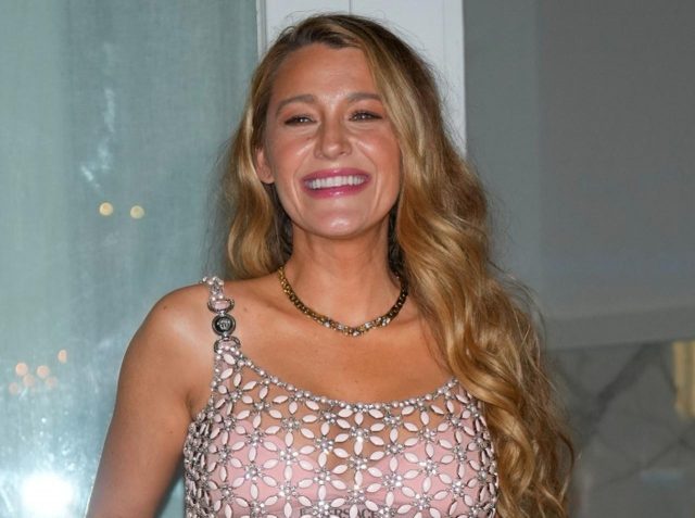 ブレイク・ライブリー、珍しく2日連続同じコーデをした理由は「パンツ」