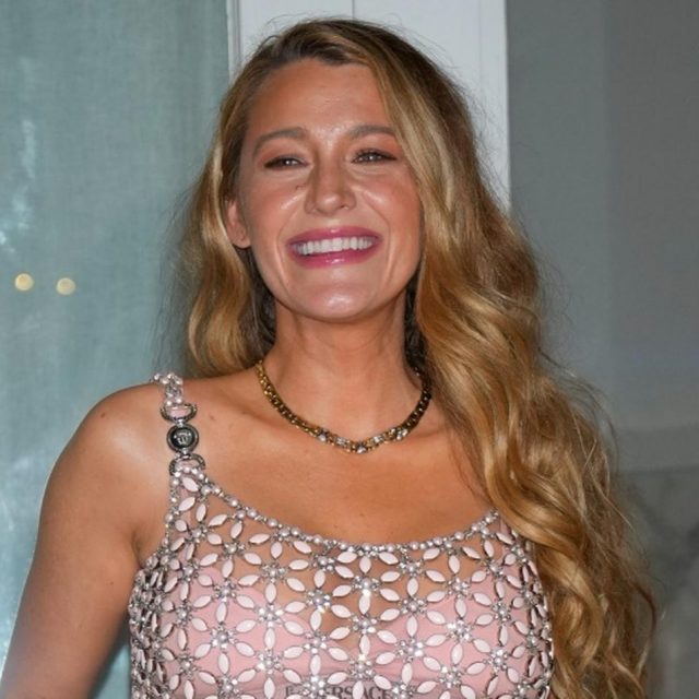 ブレイク・ライブリー、珍しく2日連続同じコーデをした理由は「パンツ」