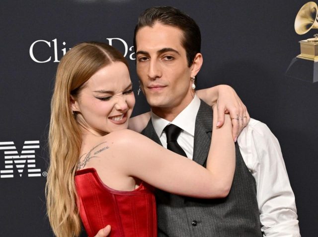 ダヴ・キャメロンが来日、マネスキンのパフォーマンスを特別席で鑑賞