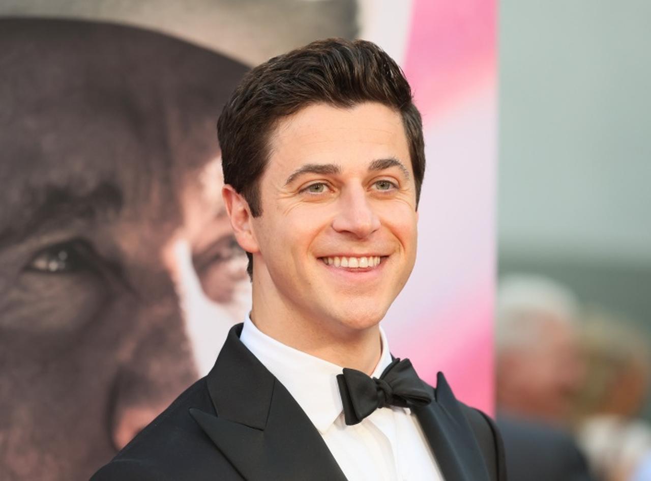 『ウェイバリー通りのウィザードたち』の続編、「魔法の杖」がエモい理由