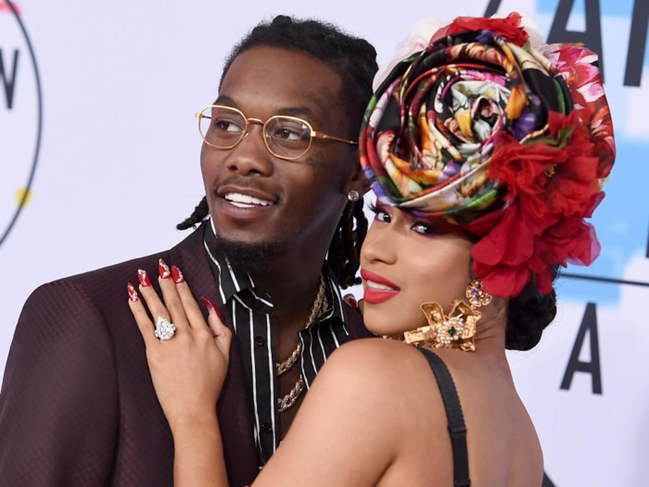 カーディ・B、第3子の妊娠を発表するも夫との離婚を申請