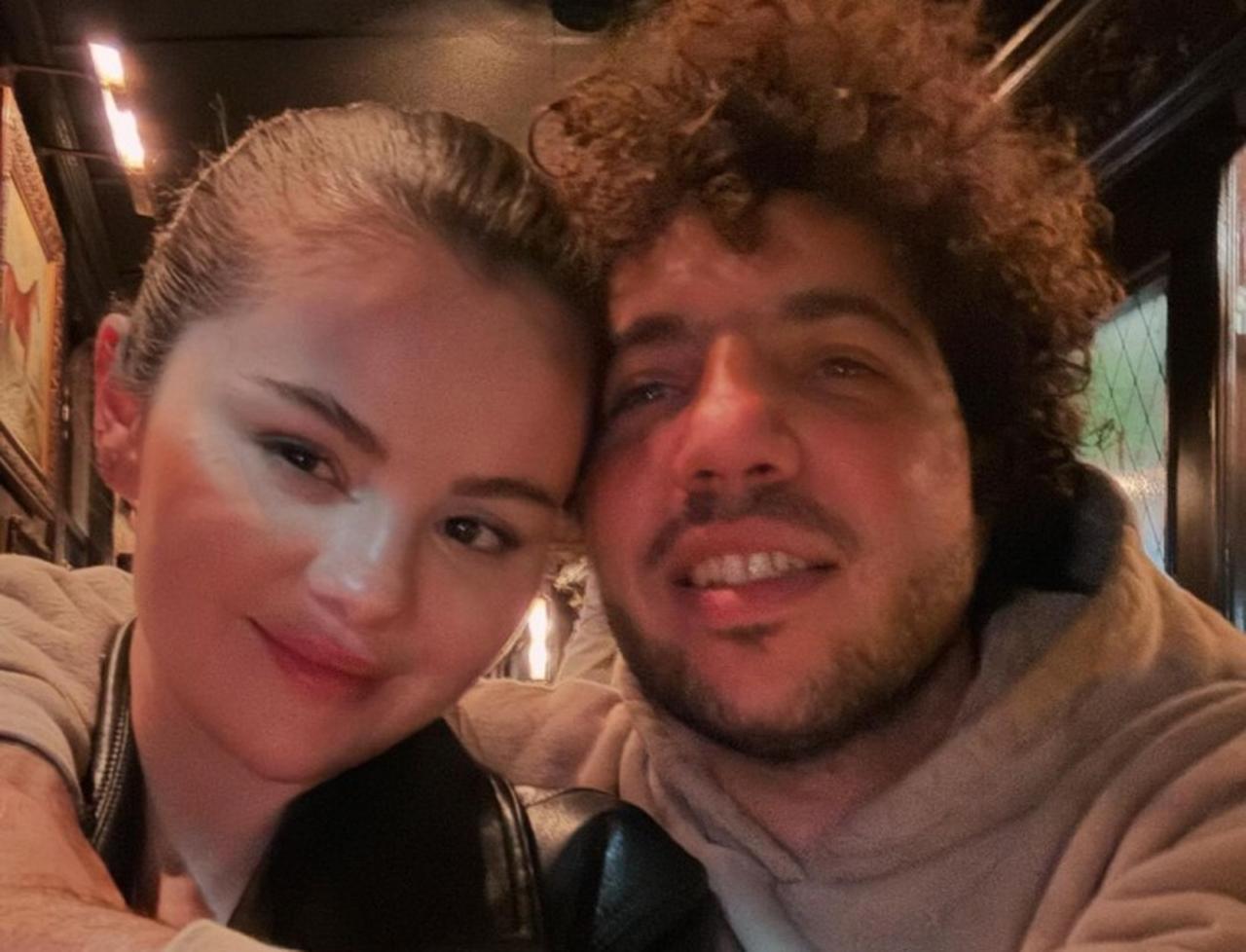 セレーナ・ゴメスが薬指に金の指輪、再び婚約のウワサが浮上