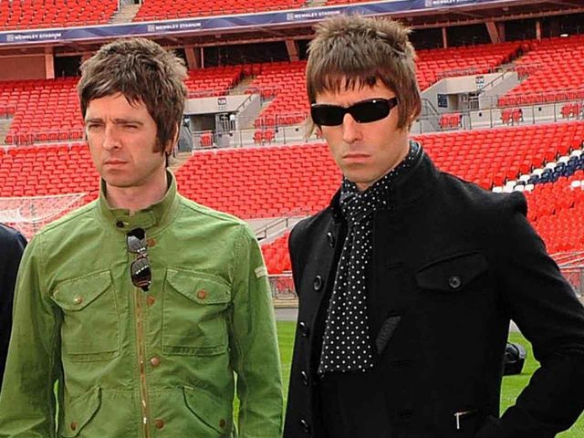 オアシスが再結成か、「意味深ポスト」「弟の発言」が注目の的