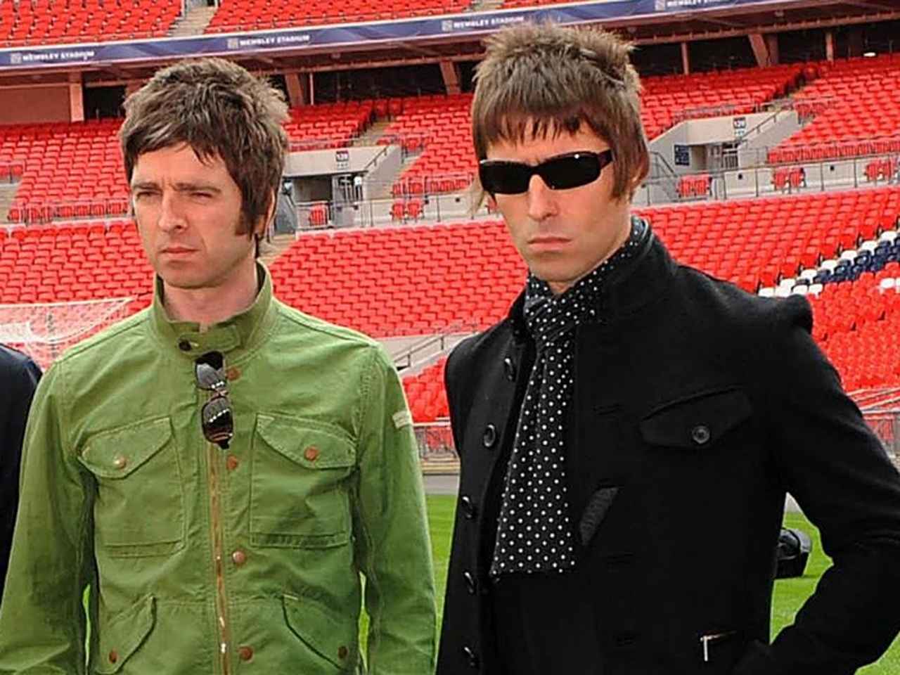 オアシスが再結成か、「意味深ポスト」「弟の発言」が注目の的