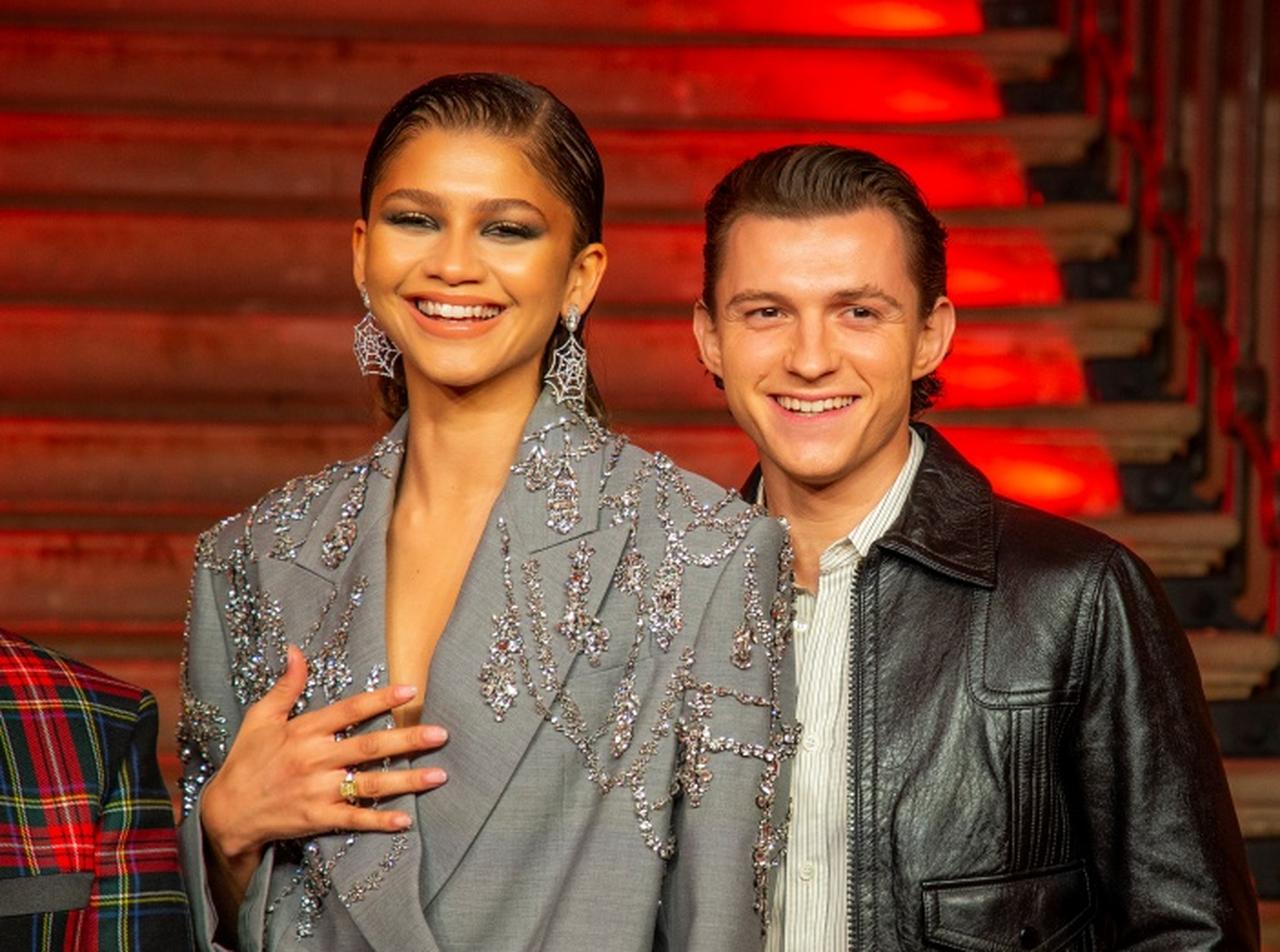 ゼンデイヤ、恋人トム・ホランドの大切な日にバラを持って駆けつける