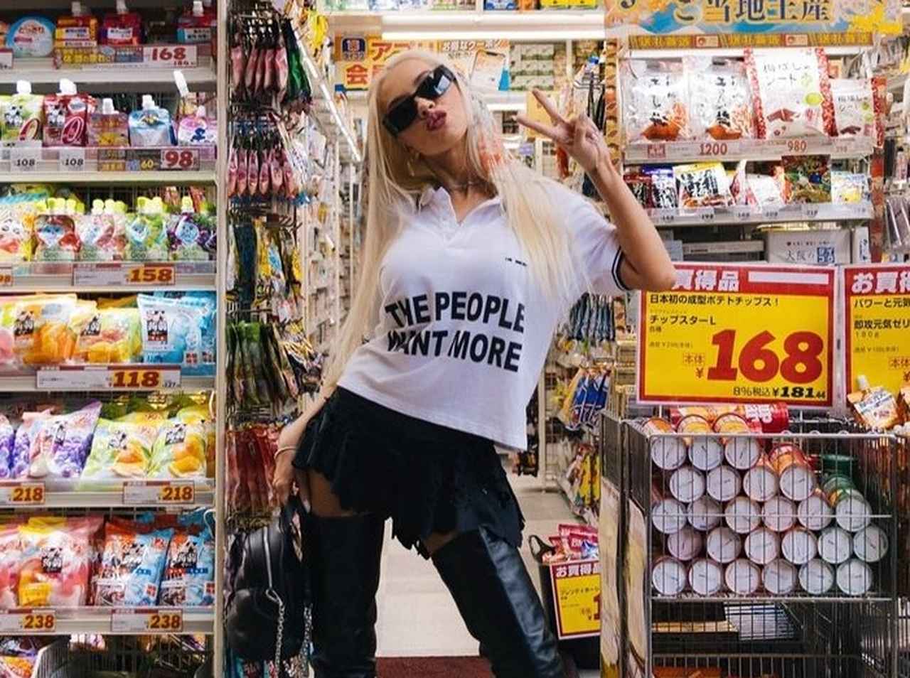 クリスティーナ・アギレラ、大阪観光時は「ヘアステンシル」に挑戦