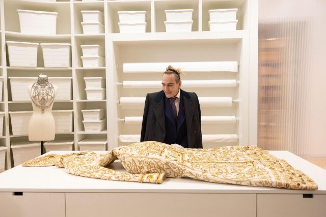 編集部の推し映画・深読みレビュー #2『ジョン・ガリアーノ 世界一愚かな天才デザイナー』