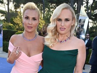 レベル・ウィルソンが結婚、2人共ウエディングドレスを着用